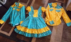 Handgenähte passende Square Dance Outfits: türkis mit gelben Akzenten Kleid & 2 Shirts - Bild 1 von 24