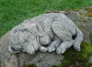 STONE GARDEN LYING SLEEPING LABRADOR DOG PUPPY ORNAMENT MEMORIAL STATUE 🐶 - Picture 1 of 3