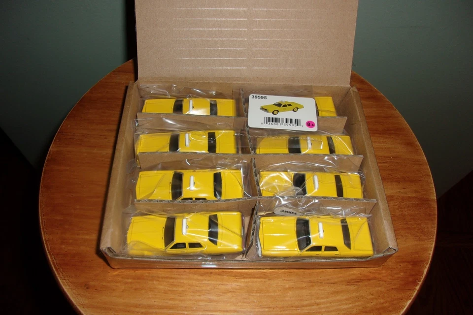 8 pc lot Johnny Lightning 1977 Dodge Monaco Taxi Cab Yellow Bacon Cab DC NIB x8 - Image 1 of 4