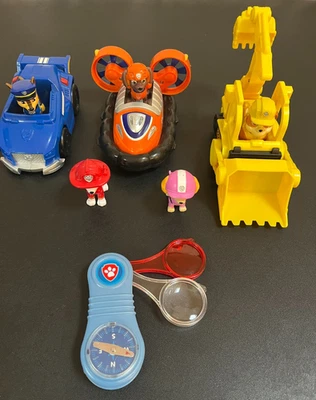 Paw Patrol TRÊS veículos com figuras CHASE, ZUMA, RUBBLE. Lote 9 - Imagem 1 de 4