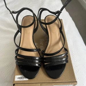 Ladies Size 4 Wedge Sandals Good For The Sole - Picture 1 of 3