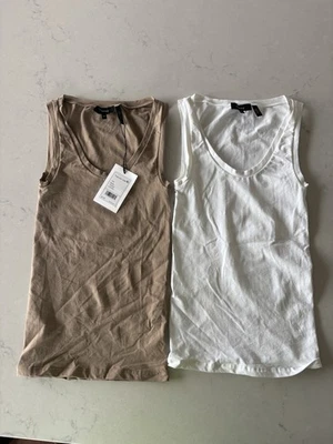 Lote de 2 camisetas sin mangas tubulares Theory para mujer color tostado y blanco Foto 1 de 4