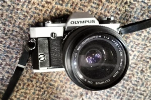 Olympus OM20 Film SLR Camera & Olympus OM-System Zuiko Auto-Zoom f=35~70mm Lens - Picture 1 of 6