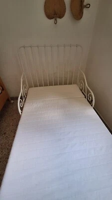 LETTO IKEA MINNEN ALLUNGABILE DA BAMBINO COMPLETO DI DOGHE E MATERASSO - Immagine 1 di 4