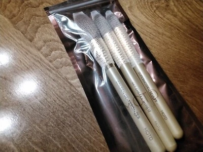 Juego de tres brochas de maquillaje para broncear, esculpir y rubor de mejillas MOTD nuevas Foto 1 de 4