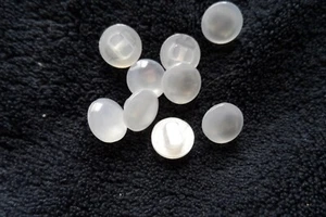 SMALL WHITE ROUND MUSHROOM BUTTONS PK 20NEW - Picture 1 of 4