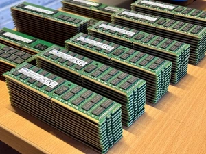 192GB KIT 12x Samsung M393A2G40DB0-CPB 16GB PC4 17000 2133P 2Rx4 Server ECC RAM - Picture 1 of 2