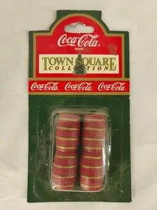 Vintage Neu 1992 Coca Cola Coke Weihnachtsdorf rote Fässer 64302 Stadtplatz - Bild 1 von 3