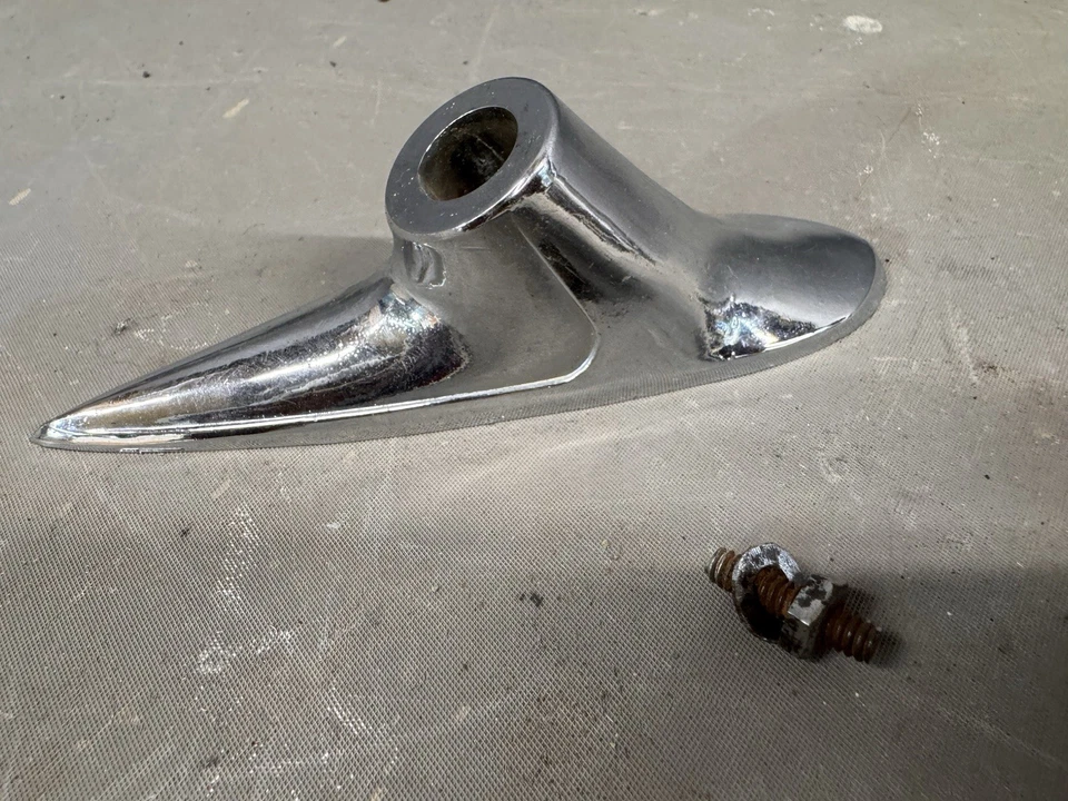 1961-1962 Chevy Impala Belair antena de rádio base acabamento moldura quarto 1/4 painel SS - Imagem 1 de 4