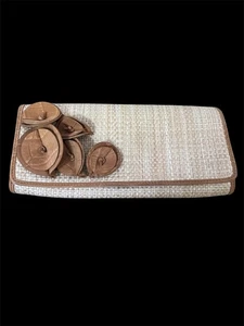 Cole Hann Clutch Stroh NEU mit Wildleder Blumencluster - Bild 1 von 3