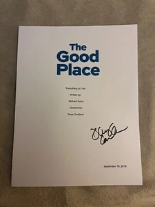 D’Arcy Carden Signed Autographed The Good Place Pilot Episode TV Script Cover - Picture 1 of 3