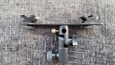 NEEWER Dual Cold Shoe Halterung für Stativ Mikrofon / Beleuchtung - Bild 1 von 2