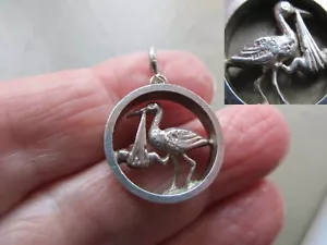 GRANDE CIONDOLO VINTAGE INGLESE ARGENTO STERLING CICOGNA PORTA BABY FOB 1973 - Foto 1 di 8