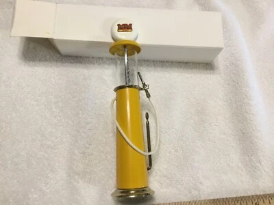 Bomba de gas de metal de juguete Minneapolis Moline de colección 7 1/2” de alto nueva en caja Foto 1 de 4