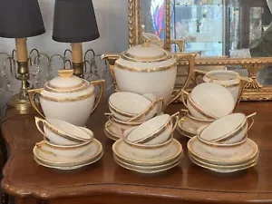 PORCELAINE DE LIMOGES / SERVICE THE CAFE 12 PERS PORCELAINE BLANC ET DORURE - Foto 1 di 8