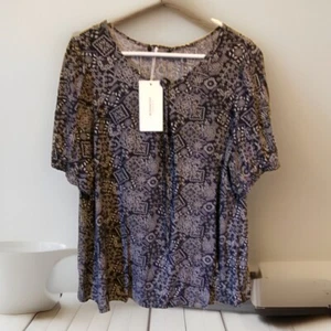 Women's BLOOMCHIC NWT Short Sleeve Blouse  Size US 14-16   FREE SHIPPING - Picture 1 of 3
