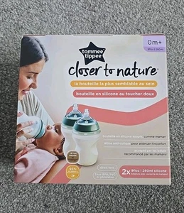 Biberones de silicona Tommee Tippee Closer to Nature Soft Feel, 260 ml, paquete de 2 - Imagen 1 de 5