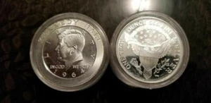 1 Feinunze .999 Feinsilbermedaille 1964 Kennedy Half Dollar Design Stempelglanz in Kapsel - Bild 1 von 1