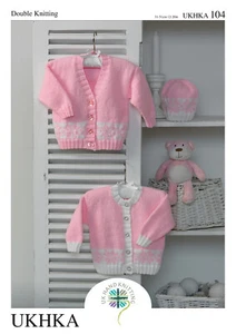UKHKA 104 Baby Strickjacken & Hut Strickmuster in DK 12-20" (31-51 cm) - Bild 1 von 3