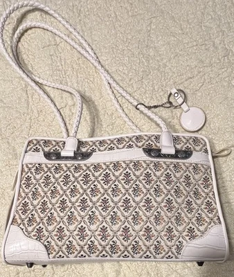 Bolso de mano de tela de tapiz tejido floral Bueno con detalles de metal plateado con llavero Foto 1 de 4