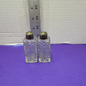 Vintage Clear Glass Diamond Pattern Salt & Pepper Shakers Unmarked - Picture 1 of 10