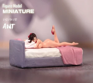 1/24 Szene Requisiten Nacktes Mädchen Rosa Bett Miniaturen Figuren Modell für Autos Fahrzeuge - Bild 1 von 7