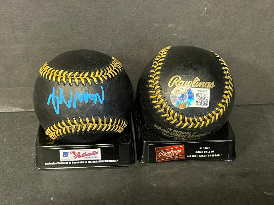 Kyle Manzardo Cleveland Guardians Signed BLACK Baseball Beckett Rookie Hologram - Image 1 of 1