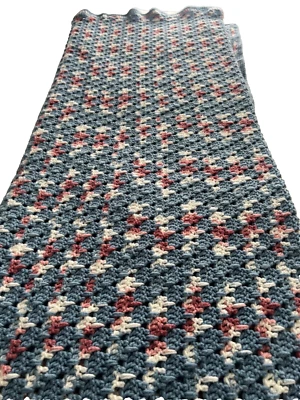 Manta de ganchillo vintage hecha a mano azul rosa blanco 89" x 55" Foto 1 de 4