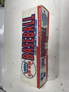 1990 Fleer Baseball Komplettsatz 672 Karten und 45 Sticker - Factory Sealed - Bild 1 von 1