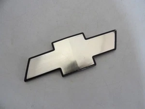 Chevrolet Geo Tracker 1999 2000 2001 2002 2003-2004 parrilla delantera emblema logotipo - Imagen 1 de 10
