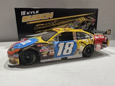 Toyota Camry 2009 1/24 Action Kyle Busch #18 M&M’s Foto 1 de 4