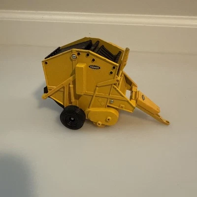 БРИТАНСКИЙ ФЕРМЕРСКИЙ КРУГЛЫЙ ПРЕСС-ПОДБОРЩИК VERMEER 1981 с ТЮКОМ - Изображение 1 из 4