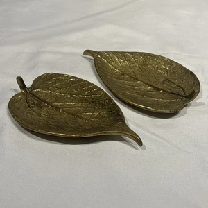 2 platos de hoja de morera de papel de latón vintage Virginia Metalcrafters CW3-27 años 40 - Imagen 1 de 13