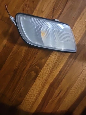 Luz de señal de giro marcador de esquina delantera Subaru Legacy 1992-1994 pasajeros derechos  Foto 1 de 3