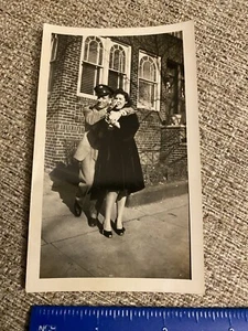 Foto seconda guerra mondiale cappello esercito americano che indossa pipa uomo pippo con bastoni donna lingua - Foto 1 di 3