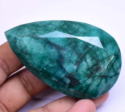 568.5 Ct Natural Huge Green Emerald Earth-Mined Certified Museum Use Gemstone - Image 1 of 4