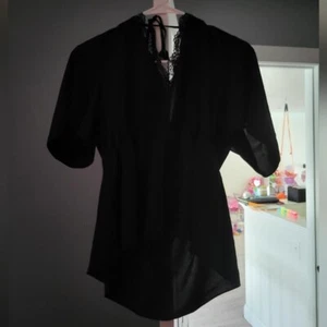 Black cute Lace top with sleeves - Picture 1 of 4