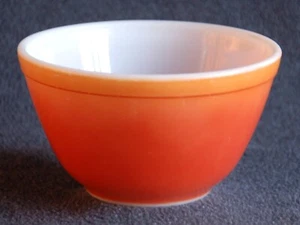 Pyrex 401 FLAMEGLO / OMBRE ~ Smallest Mixing BOWL ~ 1-½ pt. ~ Vintage - Picture 1 of 5