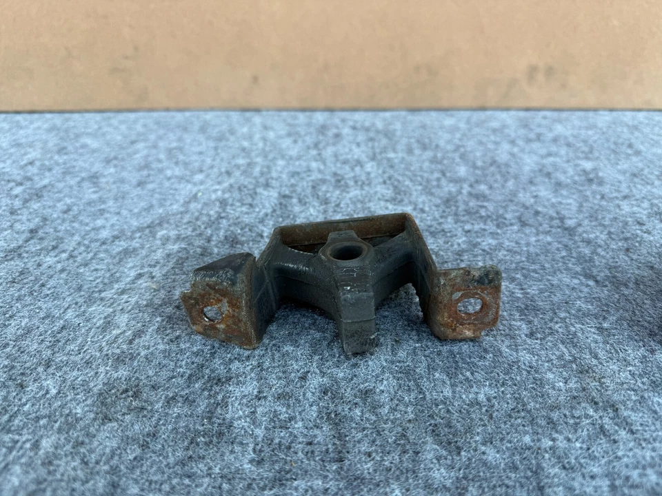 INFINITI M37 M35H M56 Q70 2011-2019 OEM SILENCIADOR ESCAPE SUSPENSIÓN SOPORTE DE MONTAJE Foto 1 de 3