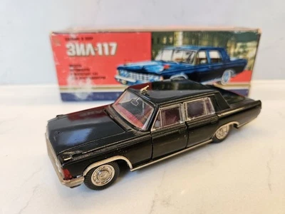 Zil 117 A31 RED INTERIOR Limousine RARE NOVOEXPORT Saratov Made in USSR CCCP - Bild 1 von 4
