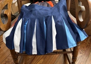 Markenlos Cheerleader Rock Mädchen klein blau & weiß Plissee Uniform Kostüm - Bild 1 von 3