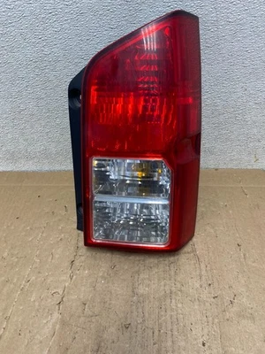 Luz trasera lateral derecha Nissan Pathfinder 2005 a 2012 pasajero OEM S0895 DW Foto 1 de 4