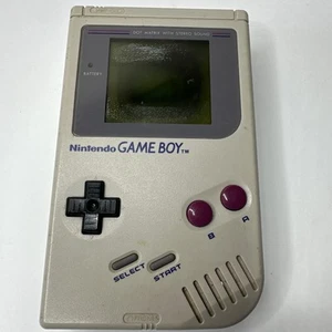 Consola de juegos portátil Nintendo Game Boy solo DMG-01 gris enciende y emite un pitido - Imagen 1 de 13
