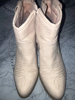 Women's Size 6.5 Crush Leather Cowboy Western Boots - Image 1 of 3