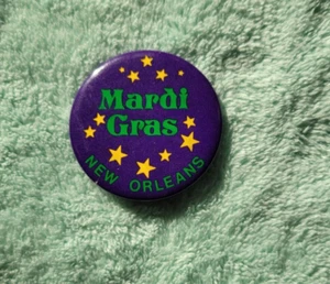 Spilla da bavero vintage MARDI GRAS New Orleans pulsante spilla - Foto 1 di 2