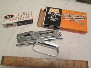 NOS Ace #702 Stapling Plier in Orig. Box plus a Box of #700 Undulated Staples - Picture 1 of 6