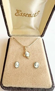 Essence Child Youth Plastic Cameo Earring Set In Box - Picture 1 of 8