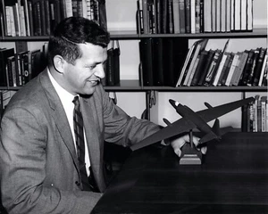 New Photo: Francis Gary Powers, CIA Pilot, 1960 U-2 Spy Plane Incident - 6 Sizes - Picture 1 of 7