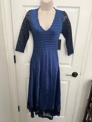 NUEVO CON ETIQUETAS $298 KOMAROV Azul Marino Profundo Cuello en V Manga de Encaje 3/4 con Detalle de Encaje, Pequeño Foto 1 de 4