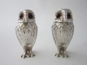 Salero y pimentero de búho de plata esterlina Isabel II - 1964 por Richard Comyns - Imagen 1 de 8